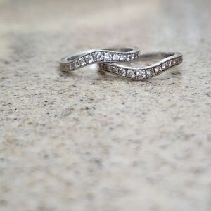 Gabriel & CO. 14kt White Gold Wedding Band Set.